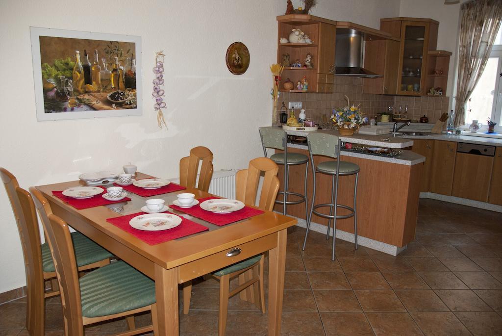 Apartman Na Zahradni Karlovy Vary Szoba fotó