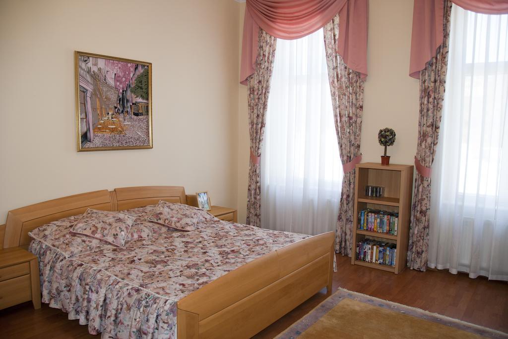 Apartman Na Zahradni Karlovy Vary Szoba fotó