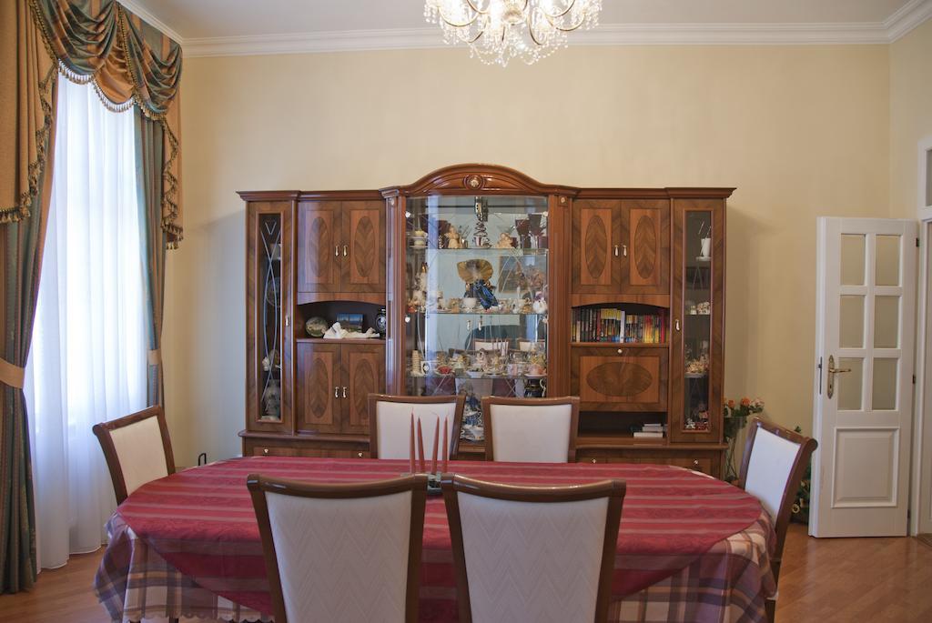 Apartman Na Zahradni Karlovy Vary Szoba fotó